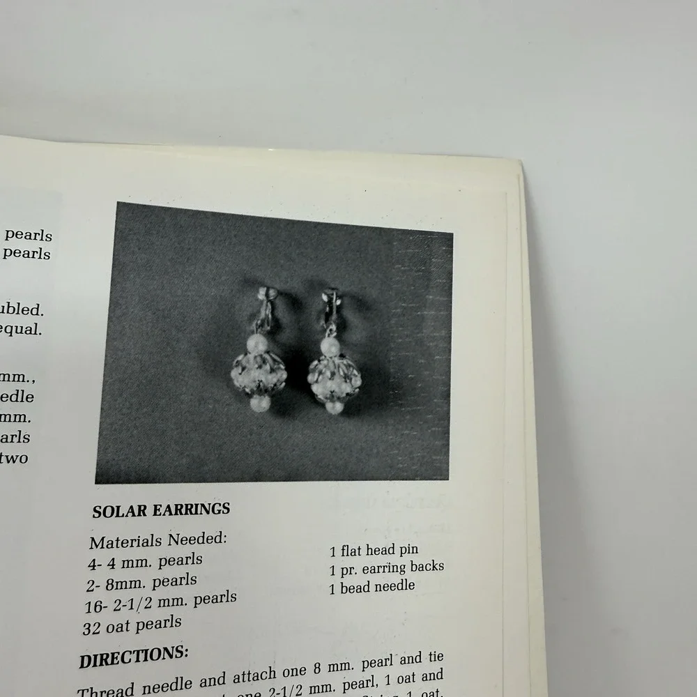 1971 - Pearls: Fun & Fancy Booklet For Jewelry Making Crochet and Beads